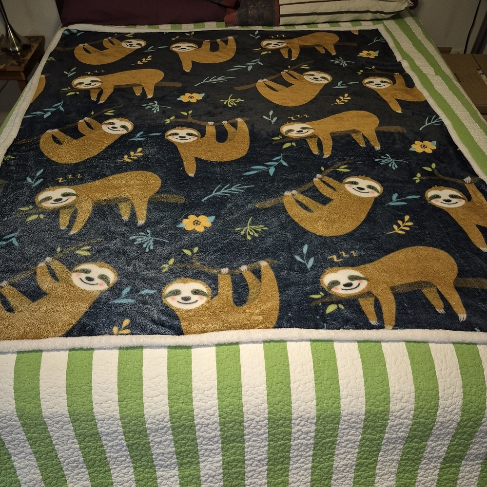 SLOTH Printed Fleece Blanket/throw
